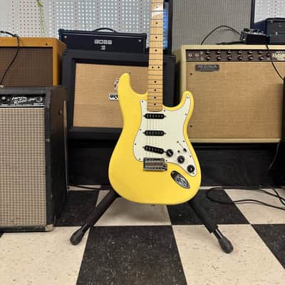 Fender Player Stratocaster with Maple Fretboard 2018 - 2024 - Buttercream image 6