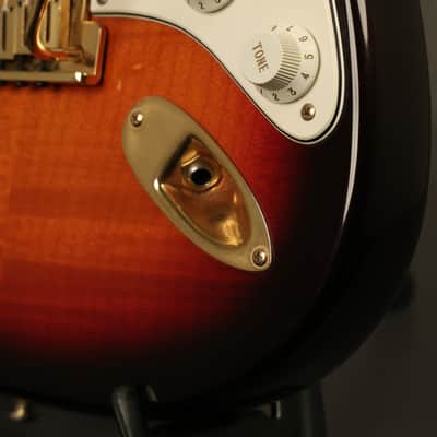1996 Fender 50th Anniversary Stratocaster Sunburst w/GOLD hardware FLAME MAPLE body!!! image 6