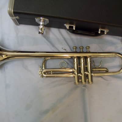 Gold Trumpet, C key, with case and mouthpiece. New image 2