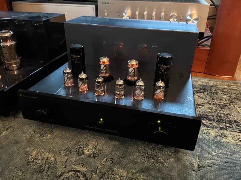 PrimaLuna Dialogue Premium Preamplifier