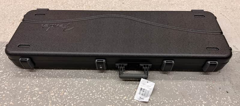 Fender Deluxe Molded Bass Case | Reverb