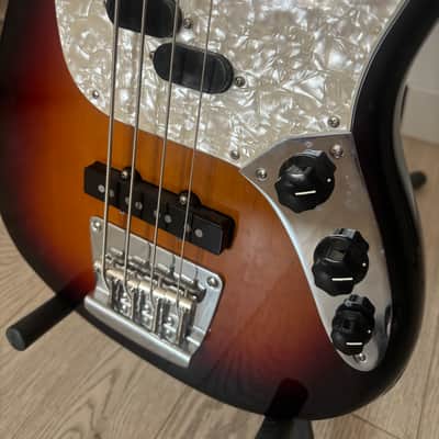 Fender American Performer Mustang Bass 2019 - 3-color sunburst image 5