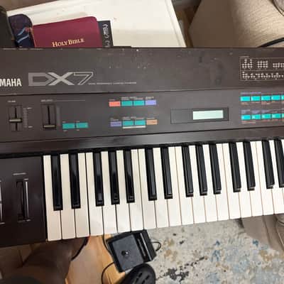 Yamaha DX7 Programmable Algorithm Synthesizer 1983 - 1987 - Blackhead image 5