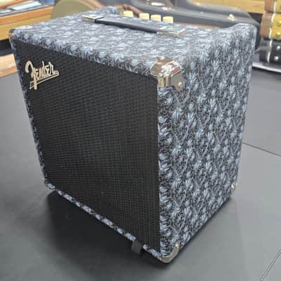 Fender Rumble 25 - 25-Watt 1x8" Bass Combo image 2
