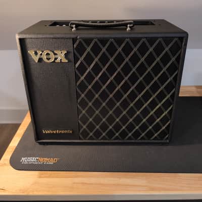 Vox Valvetronix VT40X 40-Watt 1x10 Modeling Guitar Combo 2010 - 2014 - Black image 1