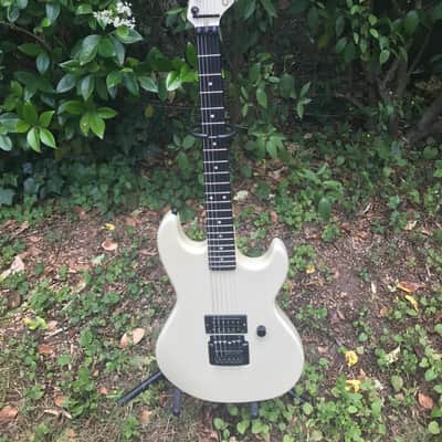 G&L Rampage 1999 White Jerry Cantrell model near mint image 1
