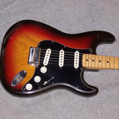 Fender Stratocaster... hard tail ...1975 ...3 tone sunburst image 2