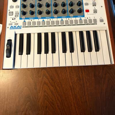 Akai Timbre Wolf 2010s - White