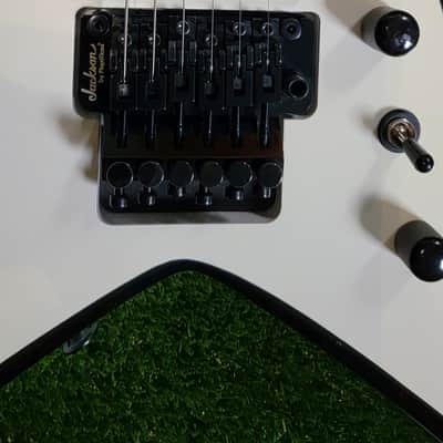 Jackson JS Series JS32 King V with Rosewood Fretboard 2013 - 2018 - White with Black Bevels image 5