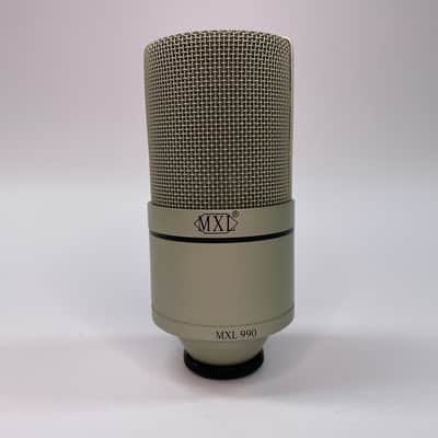 MXL 990 Large Diaphragm Condenser Microphone – w/ Shock Mount, Clip & Case – Clean image 3