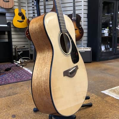 Yamaha FS800 Solid Top Concert Acoustic Guitar Natural image 2