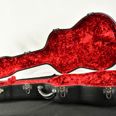 Calton Dreadnought - Black exterior / Red interior image 2