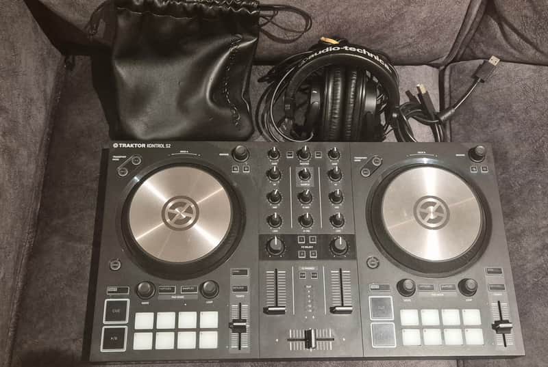 Native Instruments Traktor Kontrol S2 MK2