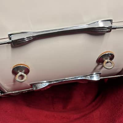 Ludwig Classic Maple 26” Marching Bass Drum 26” x 14” - White image 15