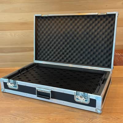 Temple Audio TRIO 28 GM Pedalboard with Flight Case 2010s - Gunmetal image 8