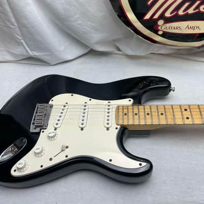 Fender American Standard Stratocaster Guitar 1993 - Black / Maple neck image 2