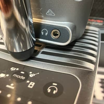 Shure MOTIV MV51 iOS / USB Large Diaphragm Condenser Microphone 2015 - Present - Silver and Black image 4