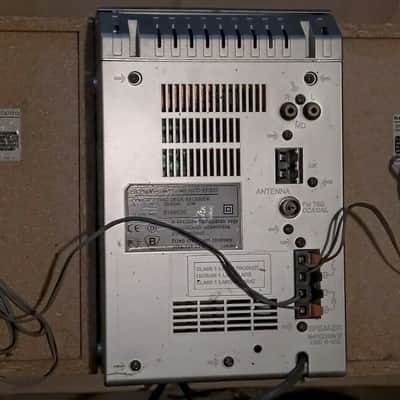 Sony Micro Hi-Fi Component System CMT-EP313 with Speakers & Remote Silver / Pine image 8