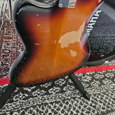Fender Kurt Cobain Road Worn Jaguar 2012 - 2015 - 3 Color Sunburst image 4