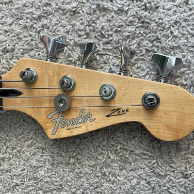 Fender Deluxe Zone Bass 2002 MIM Sienna Sunburst Rare 4-String Bass Guitar image 3