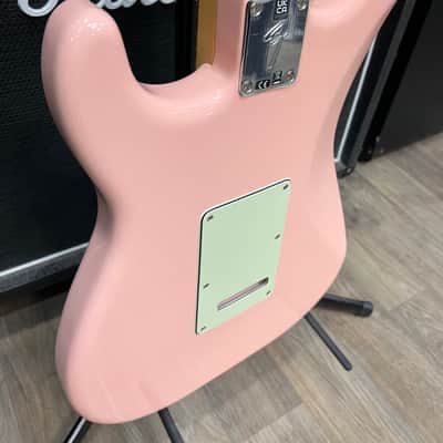 Fender Limited Edition Player Stratocaster with Pau Ferro Fretboard 2022 - Shell Pink image 12