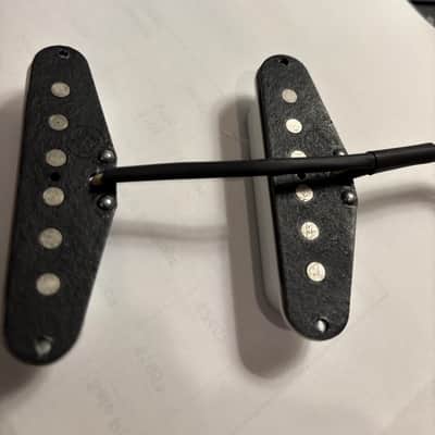 Lindy Fralin Strat Vintage Hot Pickup Set of 2 (Neck, Middle) - White image 2