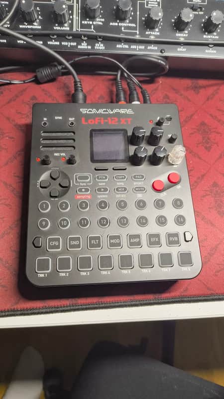 Sonicware Lofi 12 XT - Black image 1