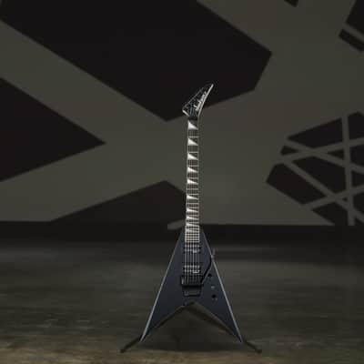 Jackson JS Series King V JSR2 6-String Electric Guitar (Right-Handed, Gloss Black) Bundle with Multi-Fit Gig Bag for Warrior, Kelly, King V, and Rhoads with 2 Exterior Pockets (Black) image 6