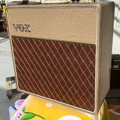 Vox AC-10 2-Channel 10-Watt 1x10" Guitar Combo 1961 - 1963 - Fawn image 1