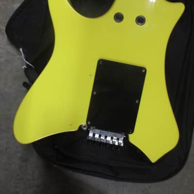Traveler V88S Vaibrant 88 Standard 2019 - Present - Electric Yellow image 4