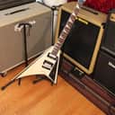 Jackson JS32T Rhoads  White with Black Bevels