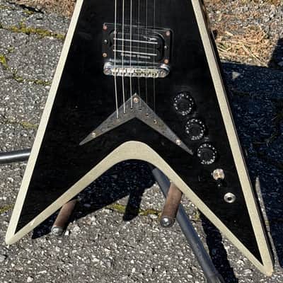 2004 Washburn Dimebag Darrell Signature Flying V Dime Black/Silver Pantera image 2
