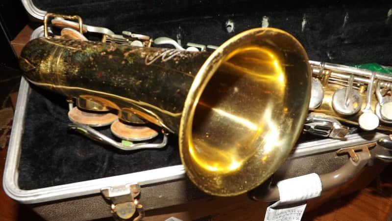 Buescher Alto Saxophone USA w/ case/neck/MP/strap, acceptable condition image 1