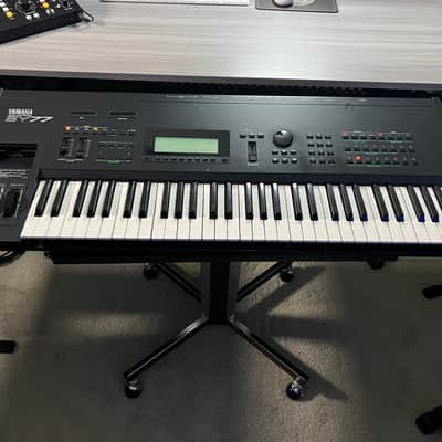 Yamaha SY77 FM Synthesizer 1989 - Black