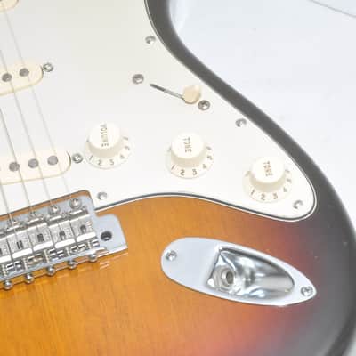 Fender Japan ST-68 Large Head Stratocaster Electric Guitar Ref No 7677 image 3