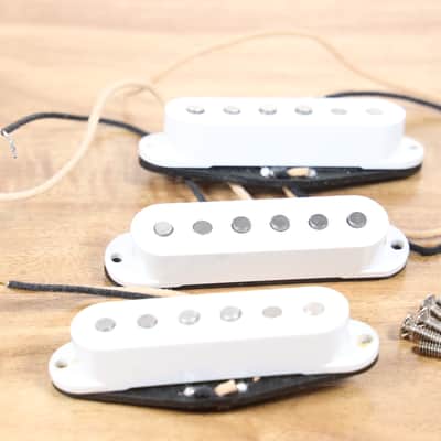 Golden Age Alnico 5 Stratocaster Pickup Set - White Covers image 2