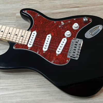 2025 Elite® Stratocaster Black Guitar Classic Strat SSS LTD Tortoise P/G image 3