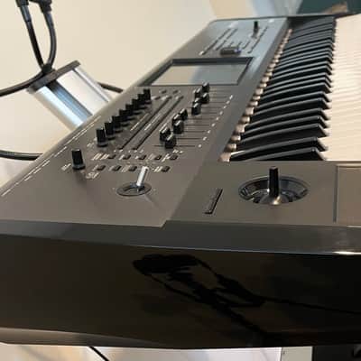 Korg Kronos 61 - Excellent image 10