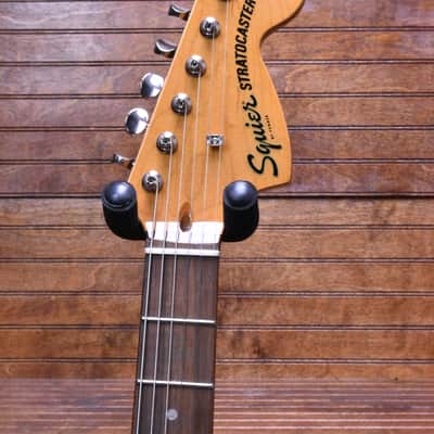 Squier Classic Vibe '70s Stratocaster® HSS, Laurel Fingerboard, Walnut image 5
