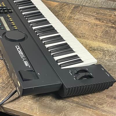 Yamaha YS200 FM 61 Key Synthesizer 1988 W/fitted gig bag - Black image 16