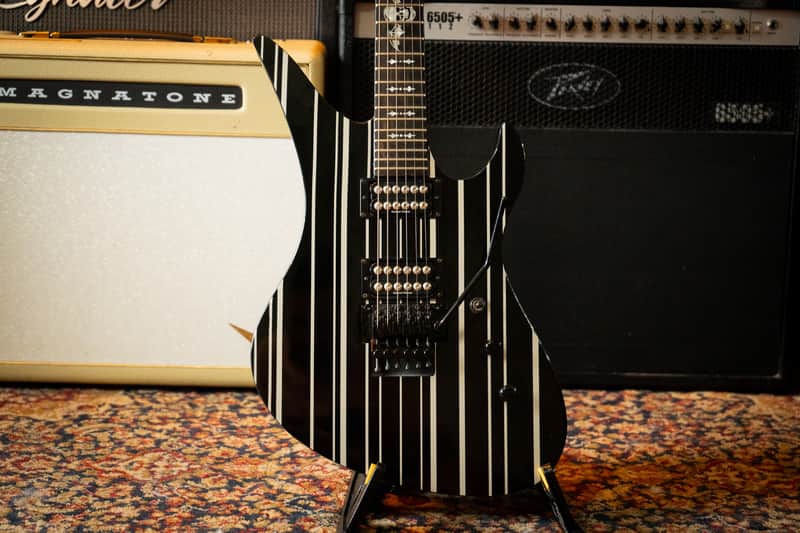 Schecter Synyster Gates Signature Synyster Custom with Seymour Duncan Pickups 2007 - 2015 - Black with Silver Pinstripes image 1