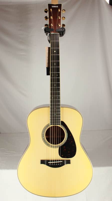 Yamaha LL16M Jumbo Acoustic Guitar Natural | Reverb Canada