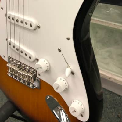 FENDER STRAT 2 TONE '54 VINTAGE image 2