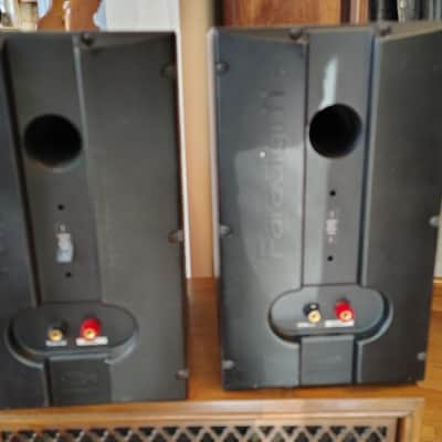 Paradigm Titan bookshelf speakers in excellent condition - 1980's image 4