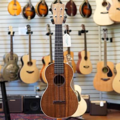 Martin 2K All-solid Hawaiian Koa Concert Ukulele w/Padded Gig Bag image 4