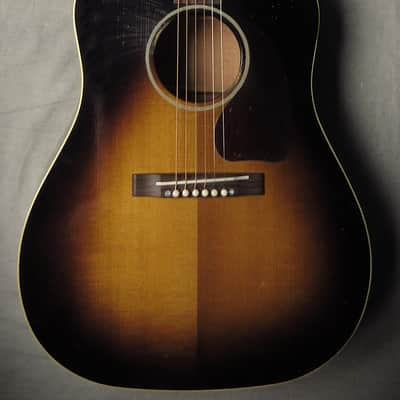 Gibson Custom 1942 Banner J-45 Reissue Light Aged Vintage Sunburst image 3