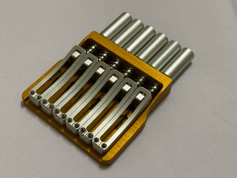 Rakhvari 6-String Hardtail - Silver/Gold image 1