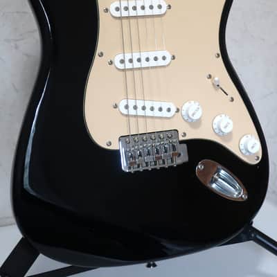 Squier Standard Stratocaster with Rosewood Fretboard 1999 - Black image 1