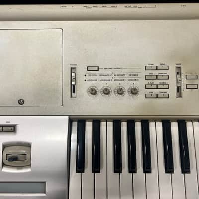 Korg Triton Studio 61-Key 120-Voice Polyphonic Workstation w/ Road Case image 2