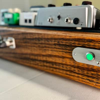 Nell Audio 24x12 Hardwood Pedalboard - I/O, Stereo Routing, XLR DI 2026 - Natural image 13